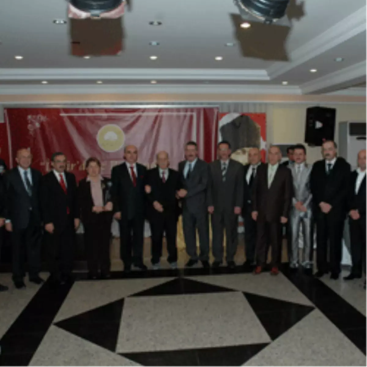 Kordelyalılardan Vali Kıraç’a Ödül