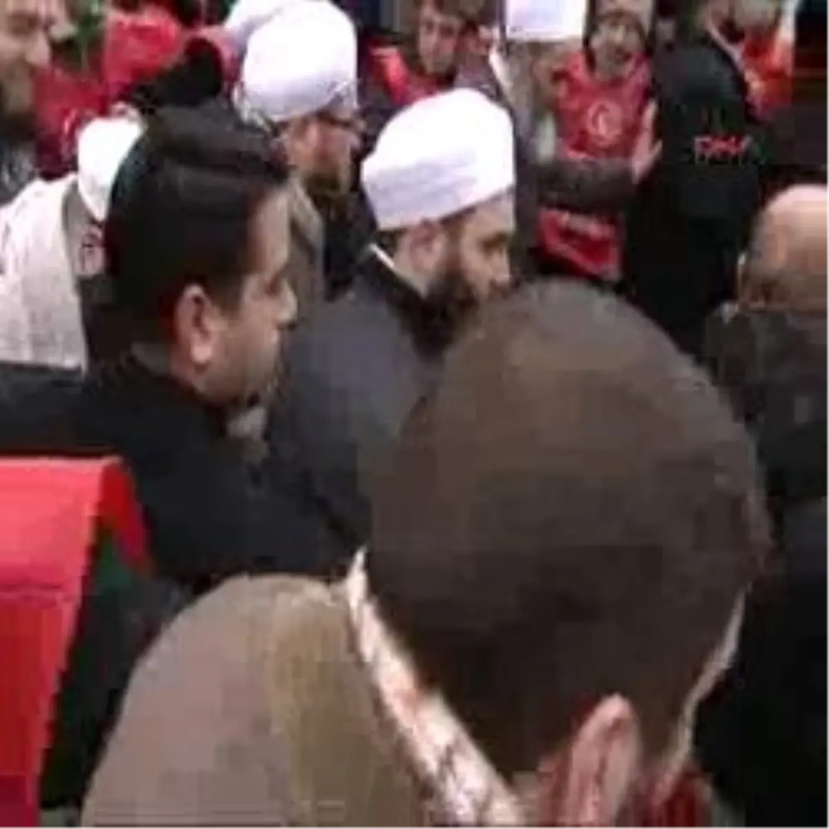 Fatih Camii\'nde Erbakan İzdihamı