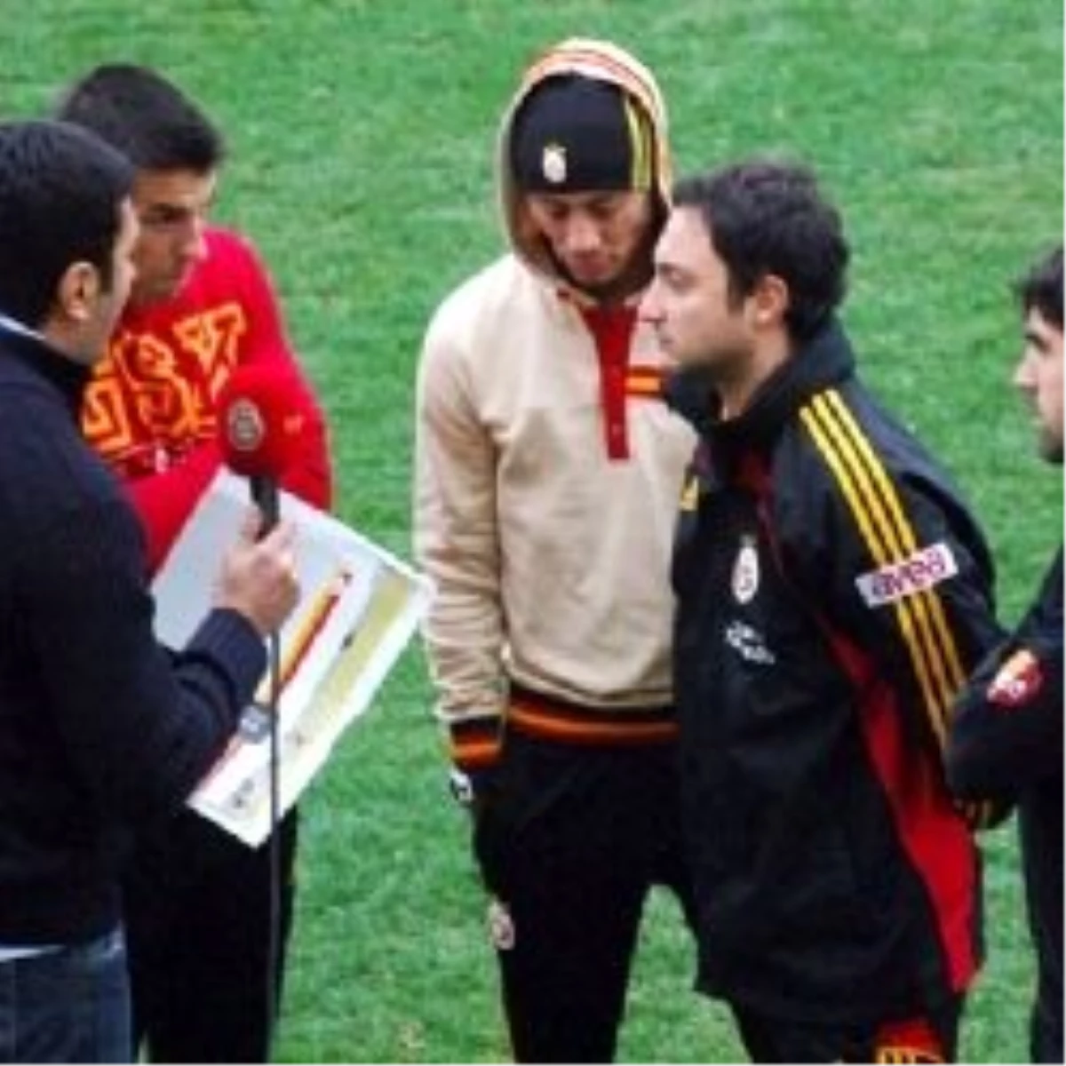 Galatasaraylı Futbolcular Kavga İddialarını Yalanladı