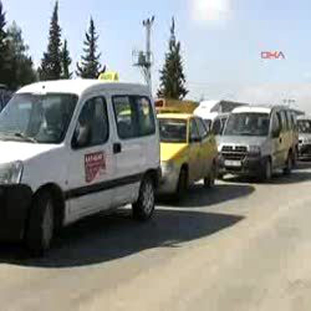 Reyhanlı - Suriye'yi Protesto Eden Taksiciler Yol Kapattı