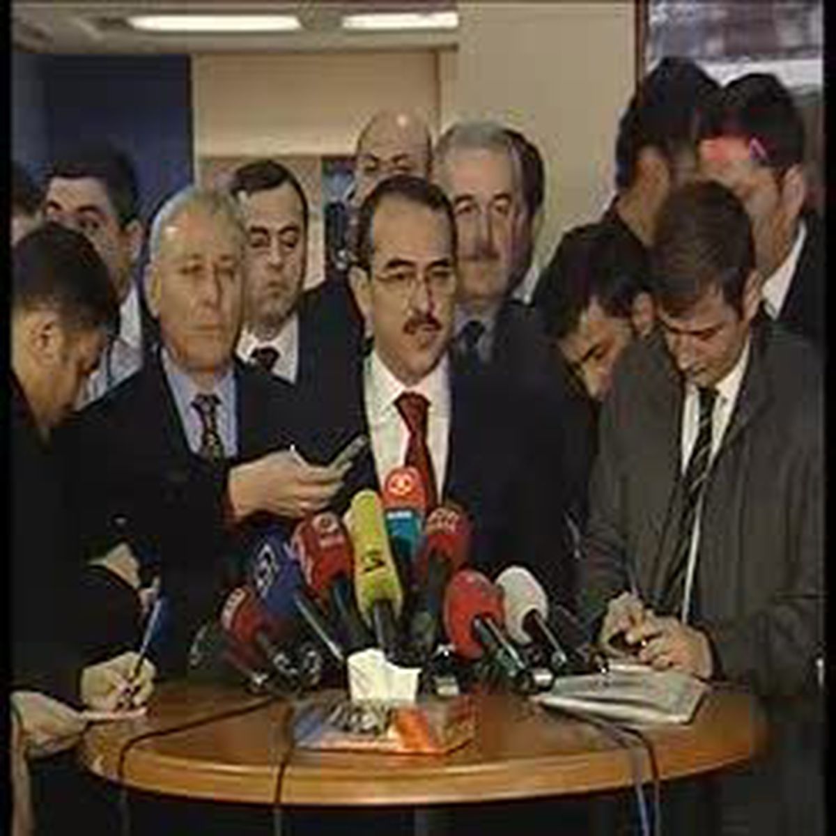 Ev Hapsi\'ne Bakan Yorumu