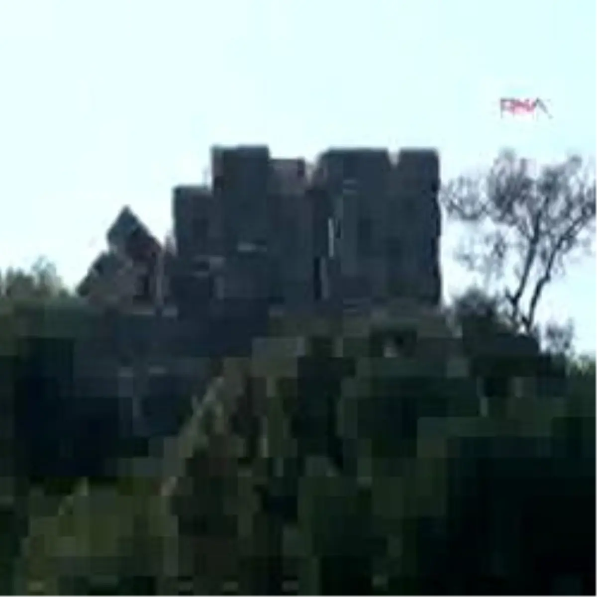 Demre - Define Ararken Tarihi Kuleyi Yıktı