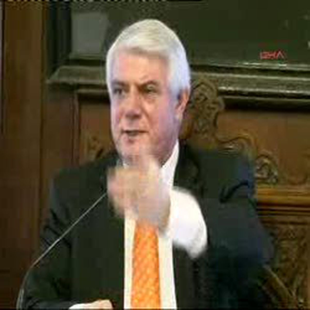 Belediye Meclisi'nde Öğrenci Arbedesi