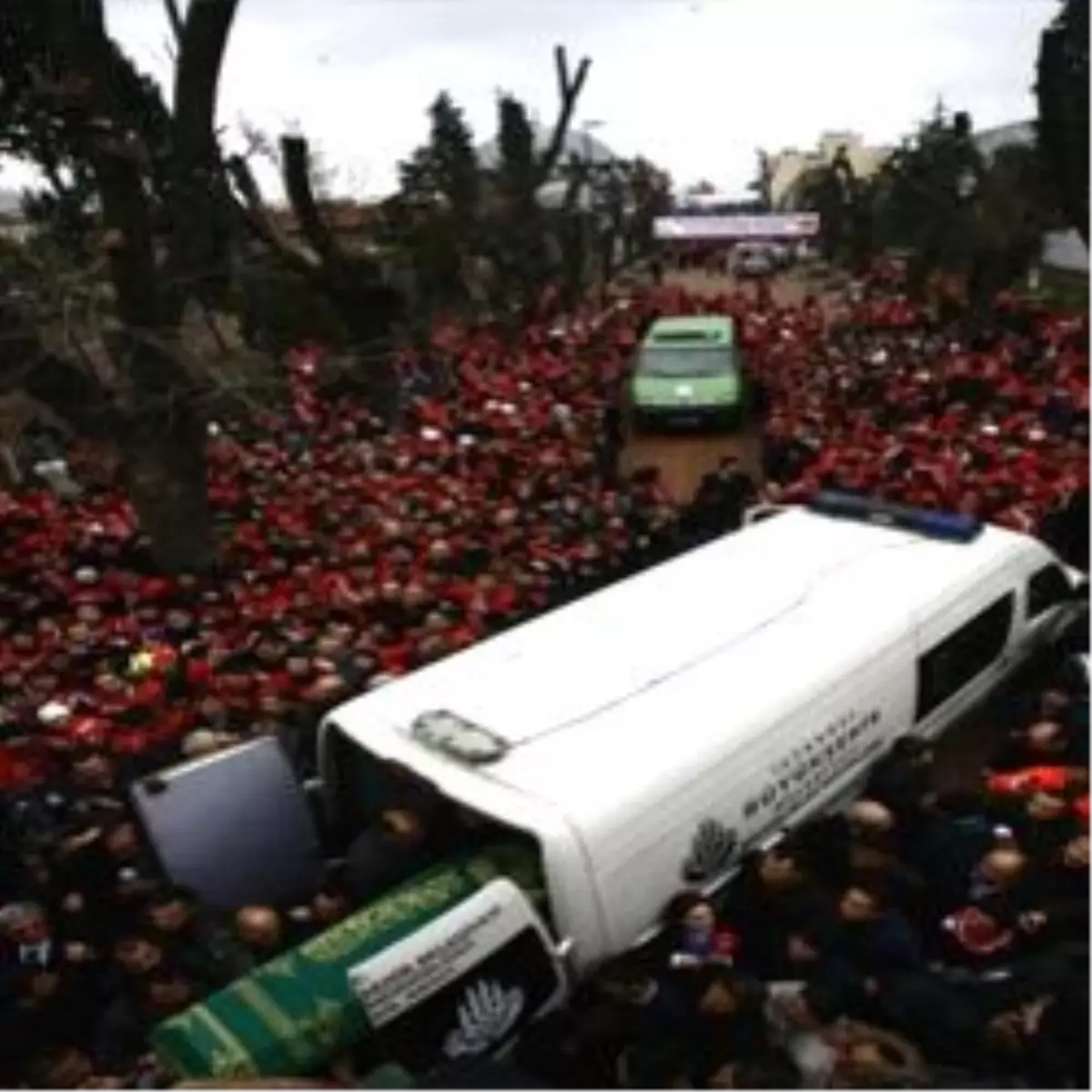 Erbakan\'ın Cenaze Törenine Yaklaşık 400 Bin Kişi Katılmış