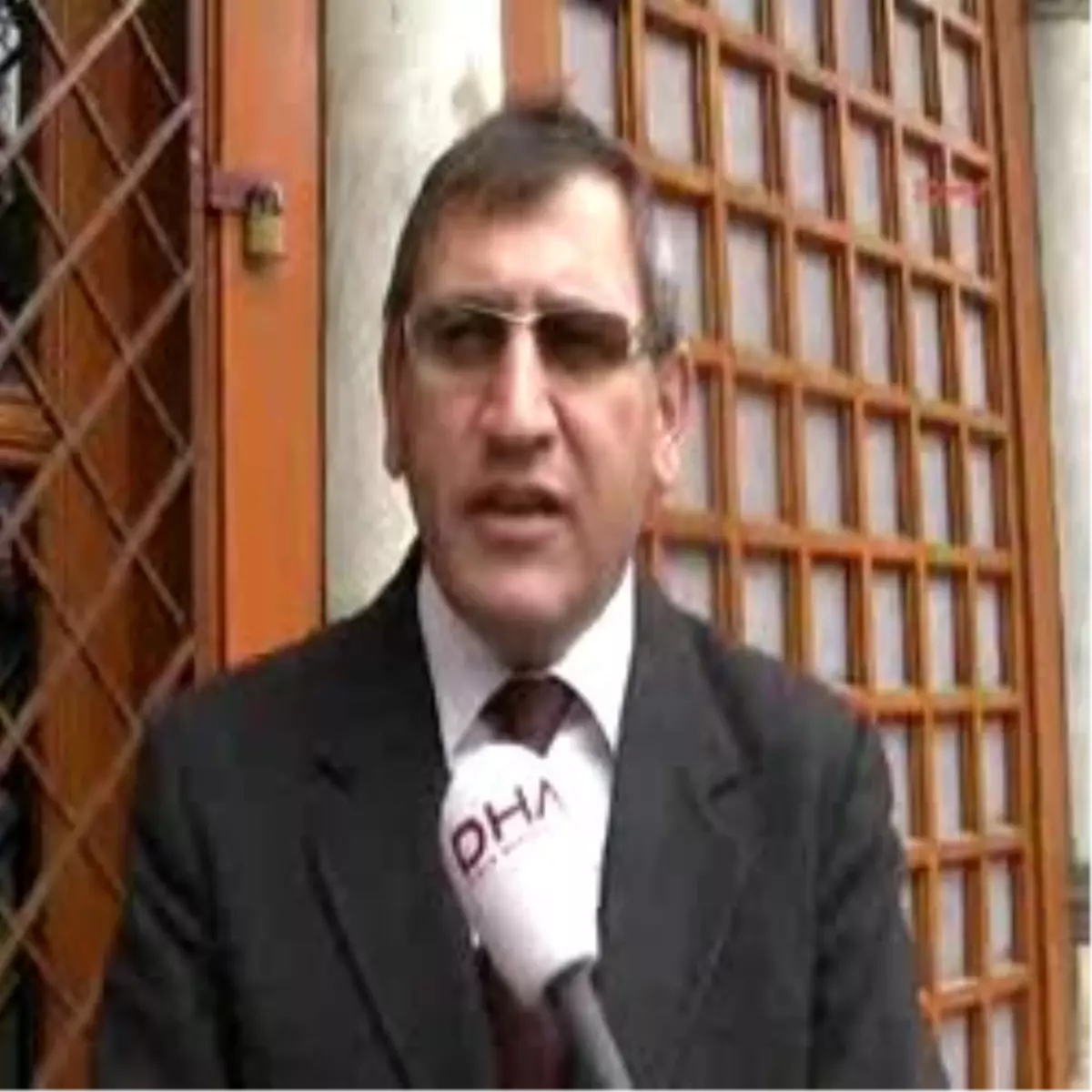 Mevlana\'nın Orjinal Kıyafetleri Onarılıyor