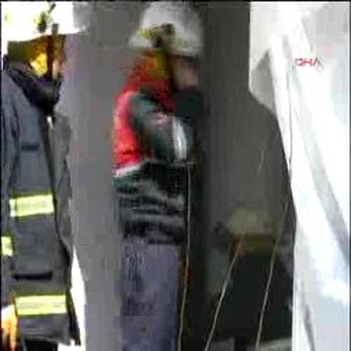 15 Aylık Bebek Yanan Beşikten Son Anda Kurtarıldı