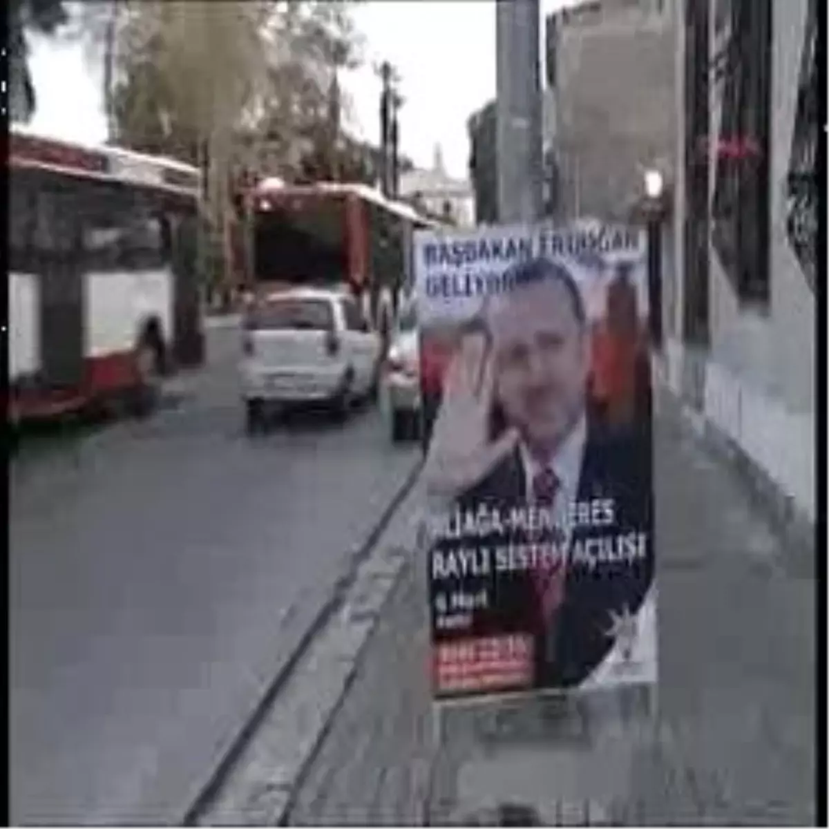 İzmir\'de Afiş Krizi