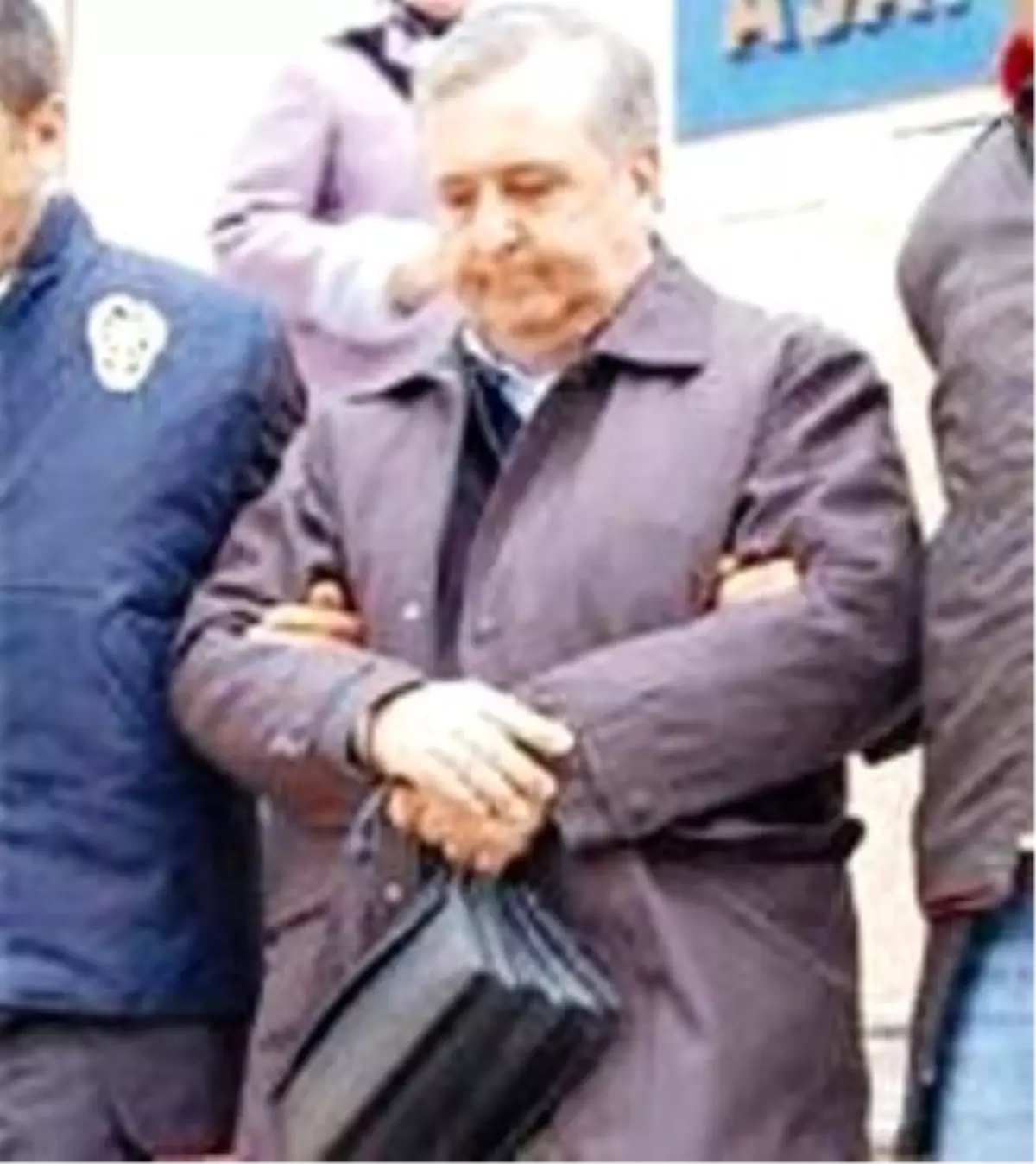  Eski Bakan Vuralhan Tutuklandı