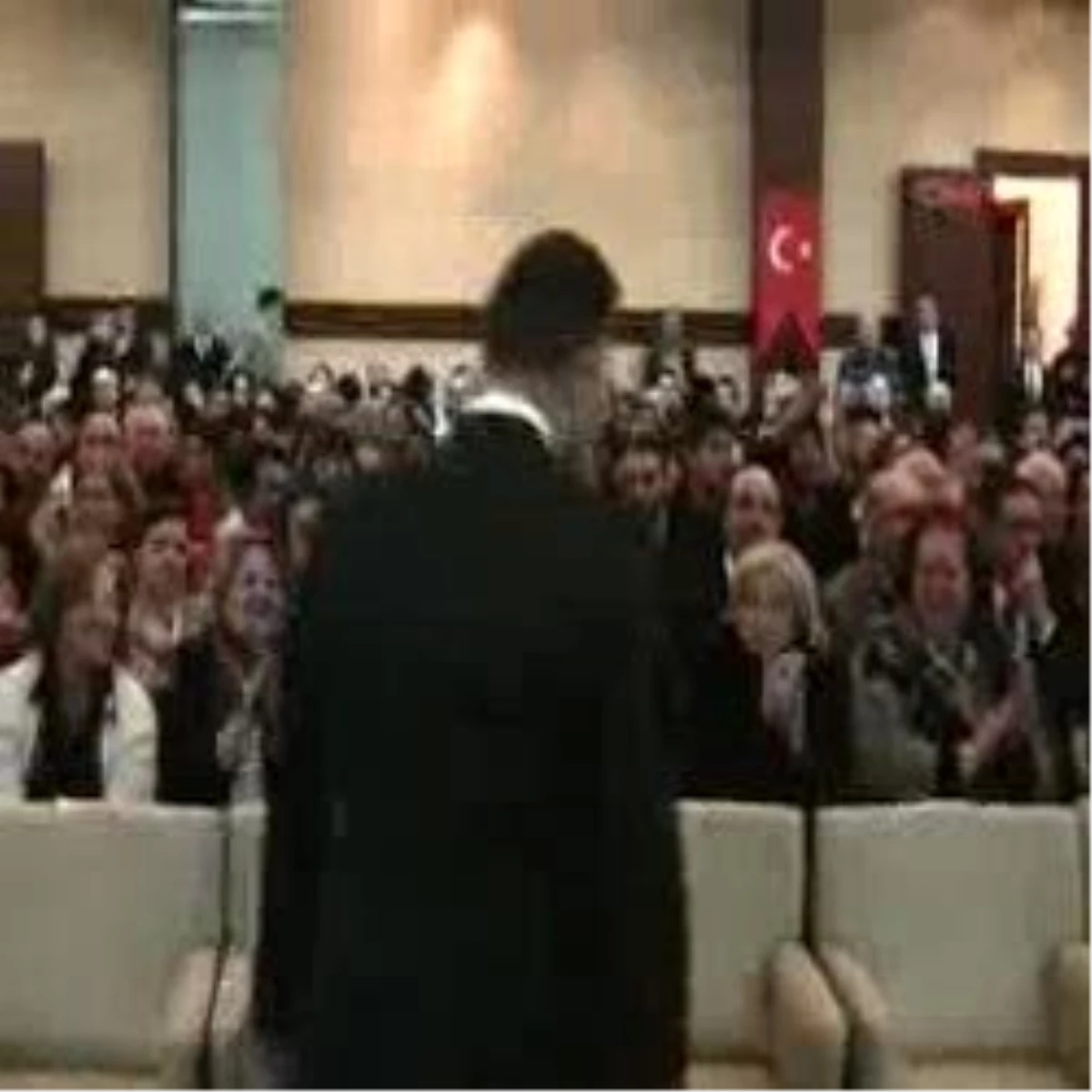 Kanadoğlu,"Siyasi Partiler Olmadan Demokrasi Olmaz"