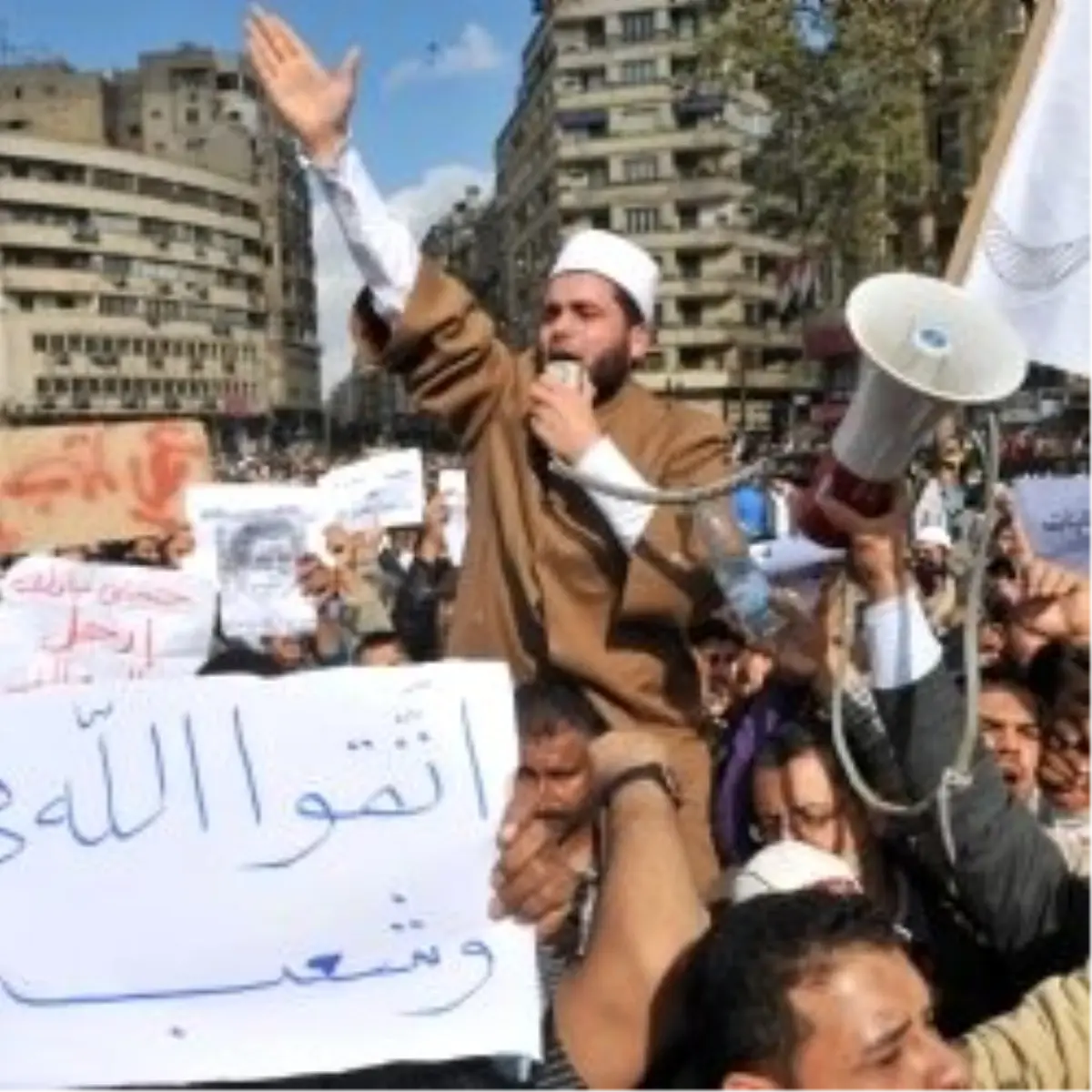 Mübarek Taraftarları Sokaklara Döküldü