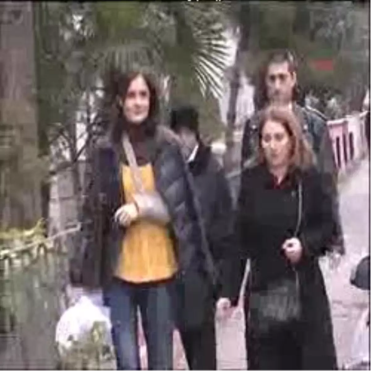 Gazetecilerden Nedim Şener\'in Eşine Ziyaret