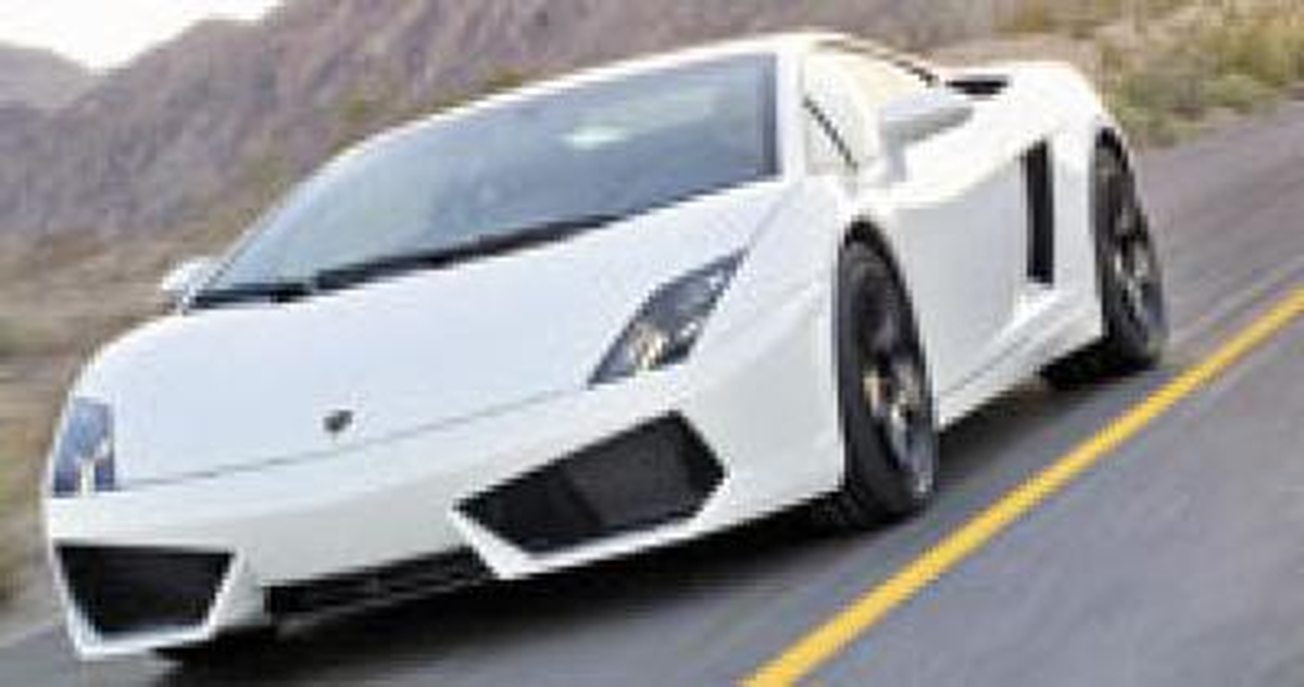 Lamborghini ya da Ferrari ile Test Sürüşü Yapacak Pilotlar Aranıyor