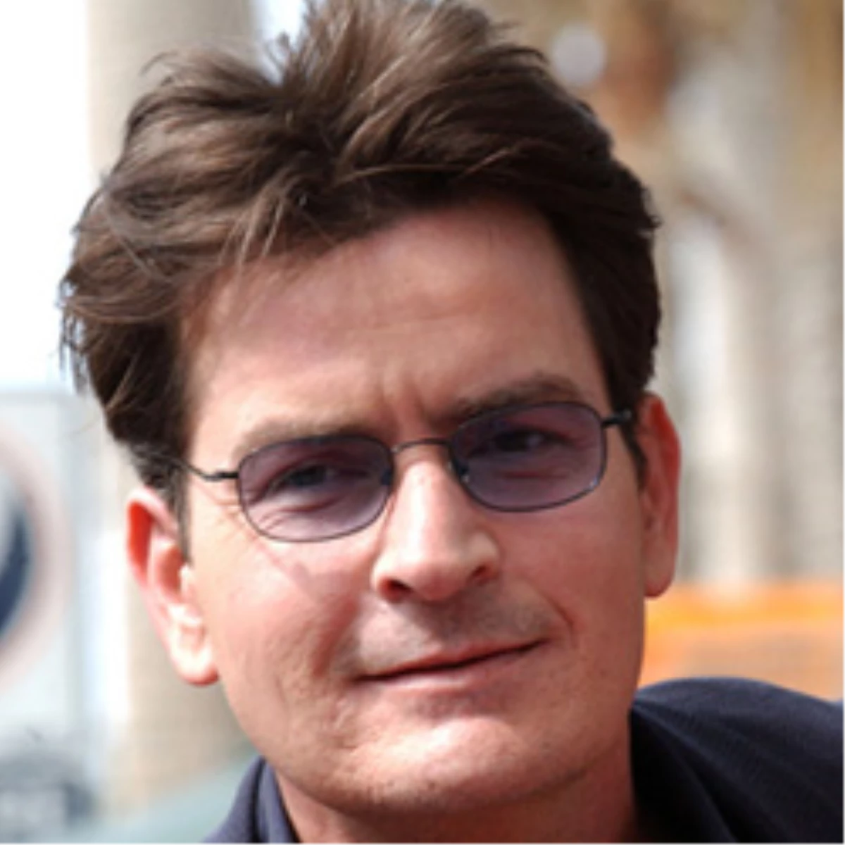 Charlie Sheen Kovuldu