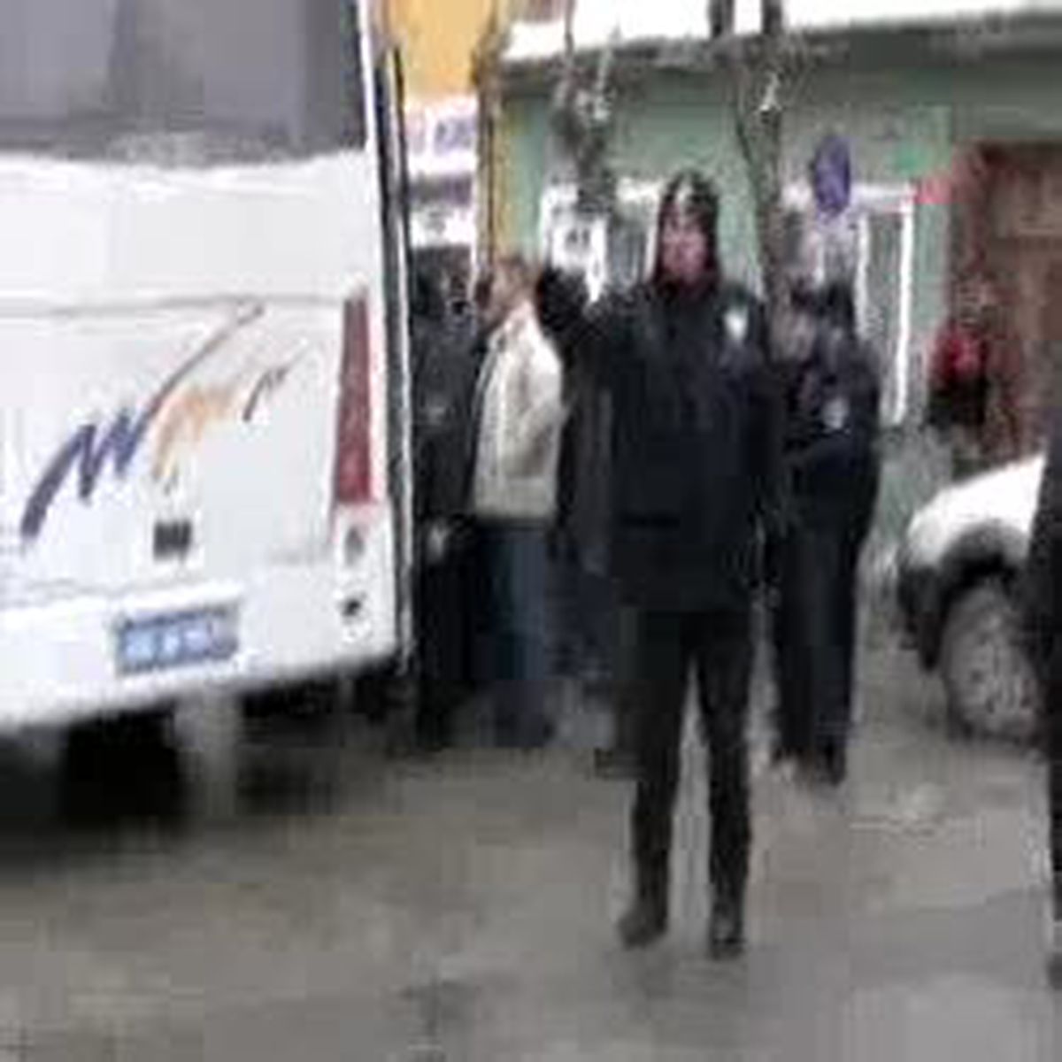 Eskişehir'de Ak Parti Binasında Eylem Yapan 11 Kişi Adliyeye Sevk Edildi
