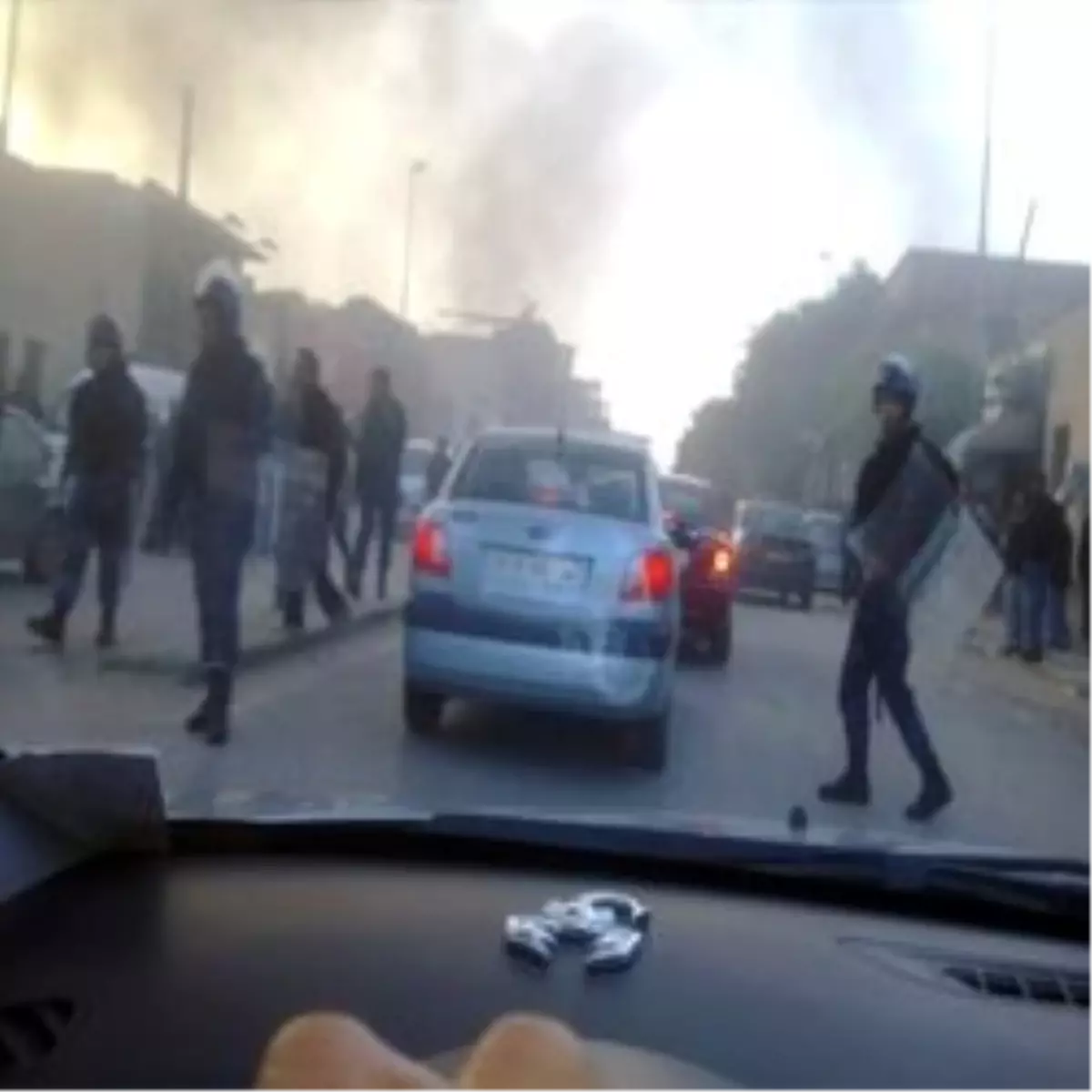 Kaddafi Güçleri Raslanuf'u Bombaladı