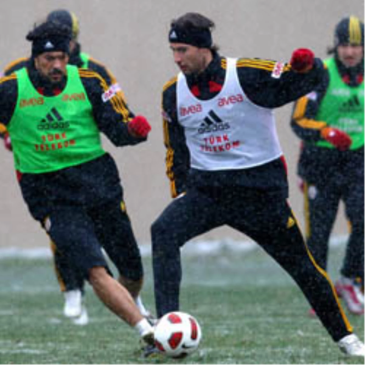 Galatasaray, Hazırlıklarını Kar Yağışı Altında Sürdürdü