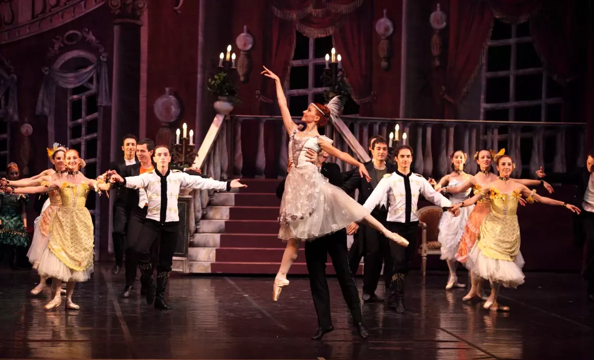 Antalya Devlet Opera Ve Balesi Anna Karenina Bale Sahnesinde...