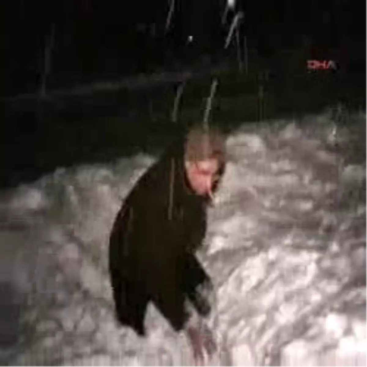 İnegöl Ekg Kızılay Mahsur Kalan Yolculara Kumanya Dağıttı