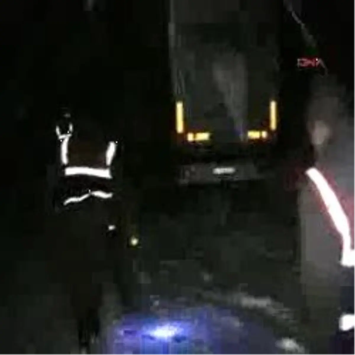 Mahsur Kalan Yolculara Kumanya Dağıttı