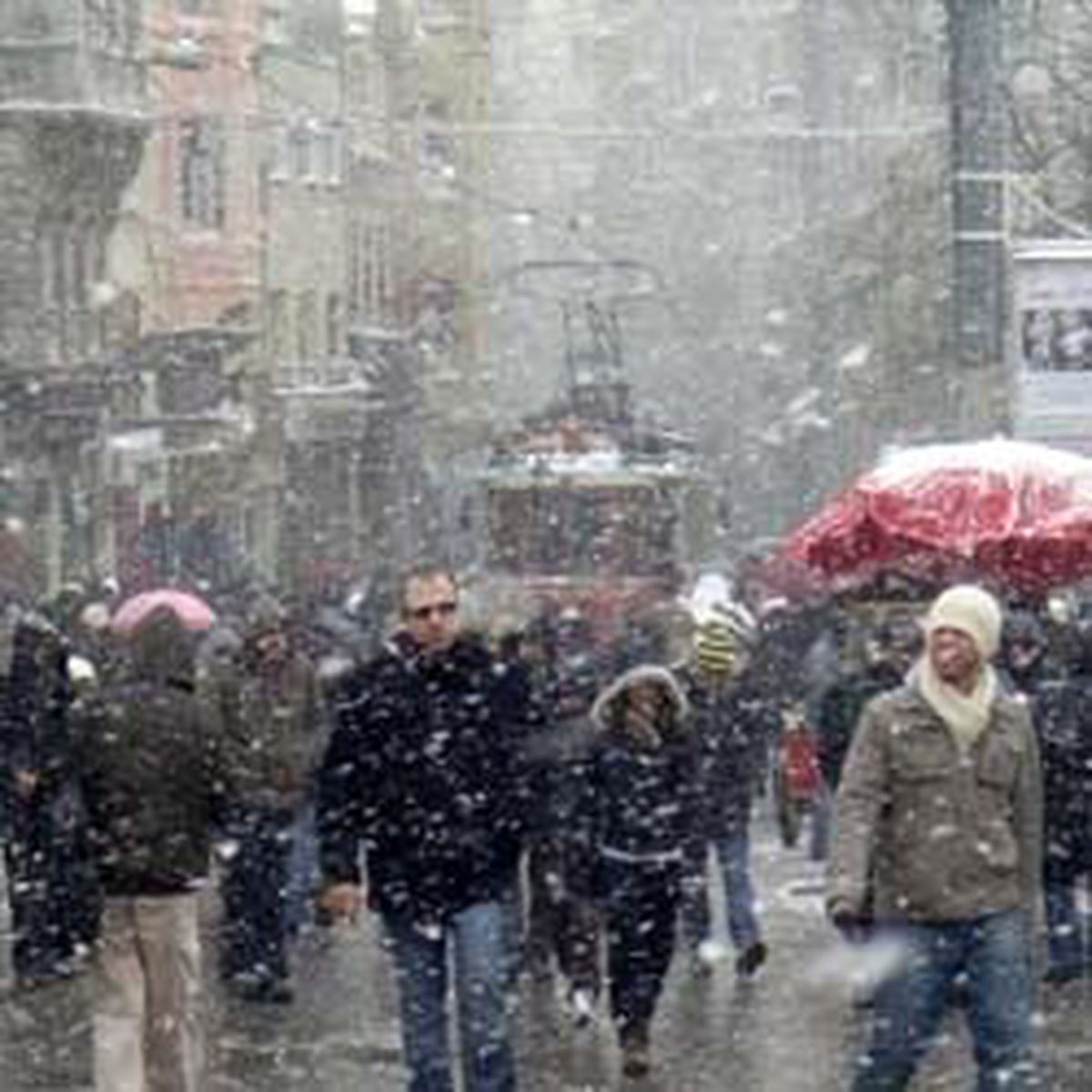 İstanbul'da Kar Kalınlığı 25 Cm