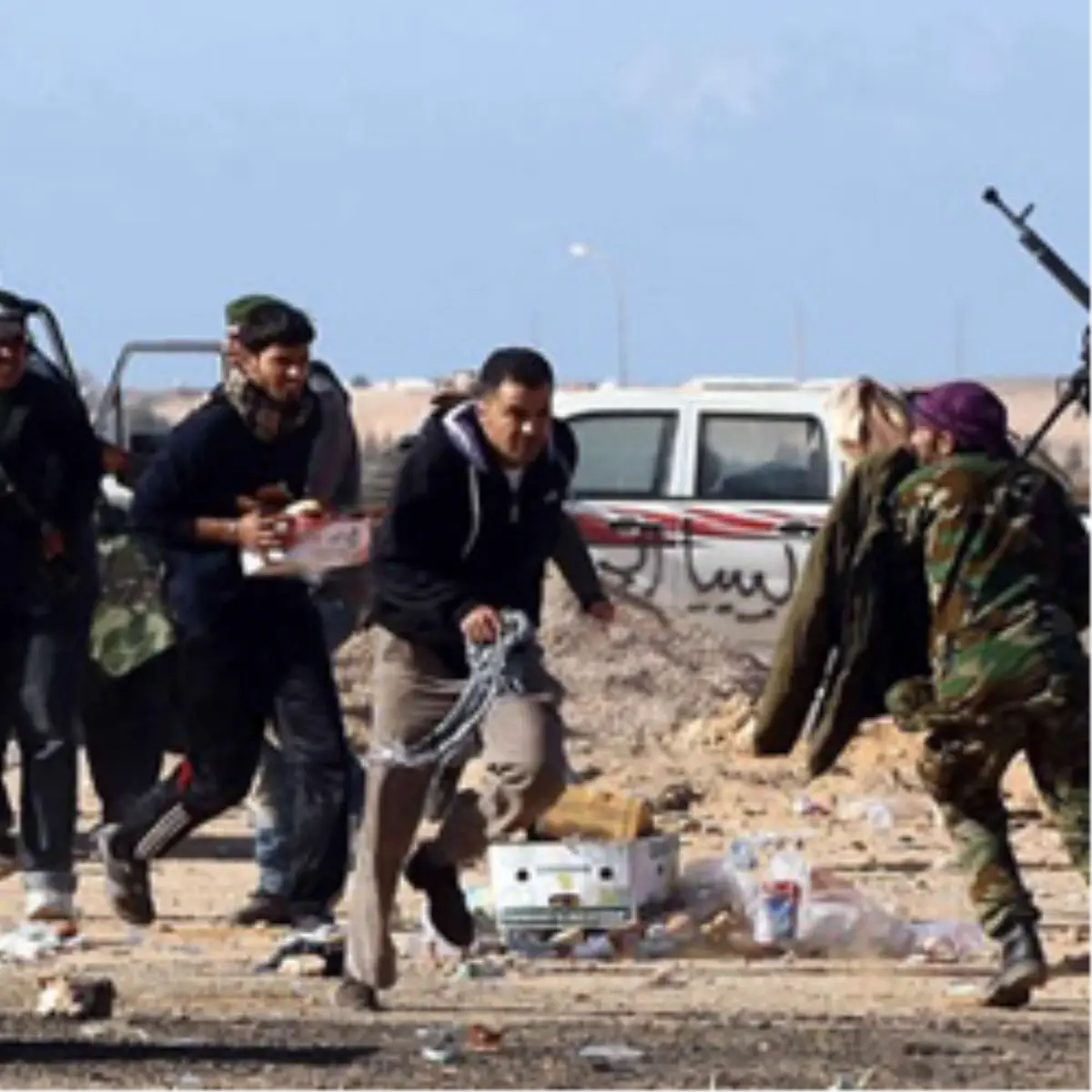 Kaddafi Güçleri Raslanuf\'u Vurdu