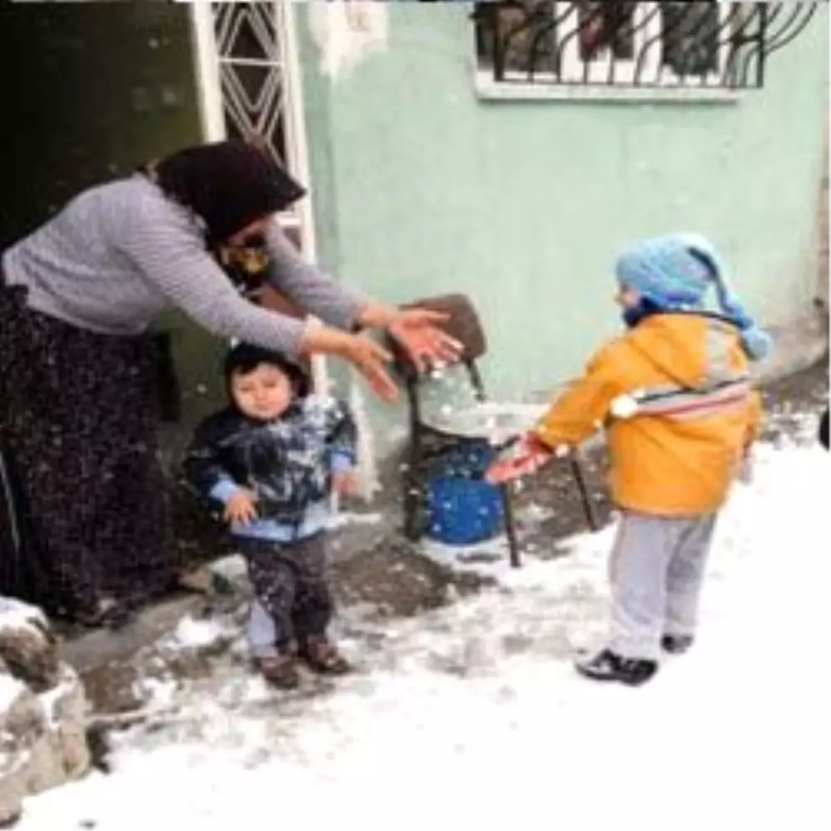 Kar ve Tipi Yolları Kapattı