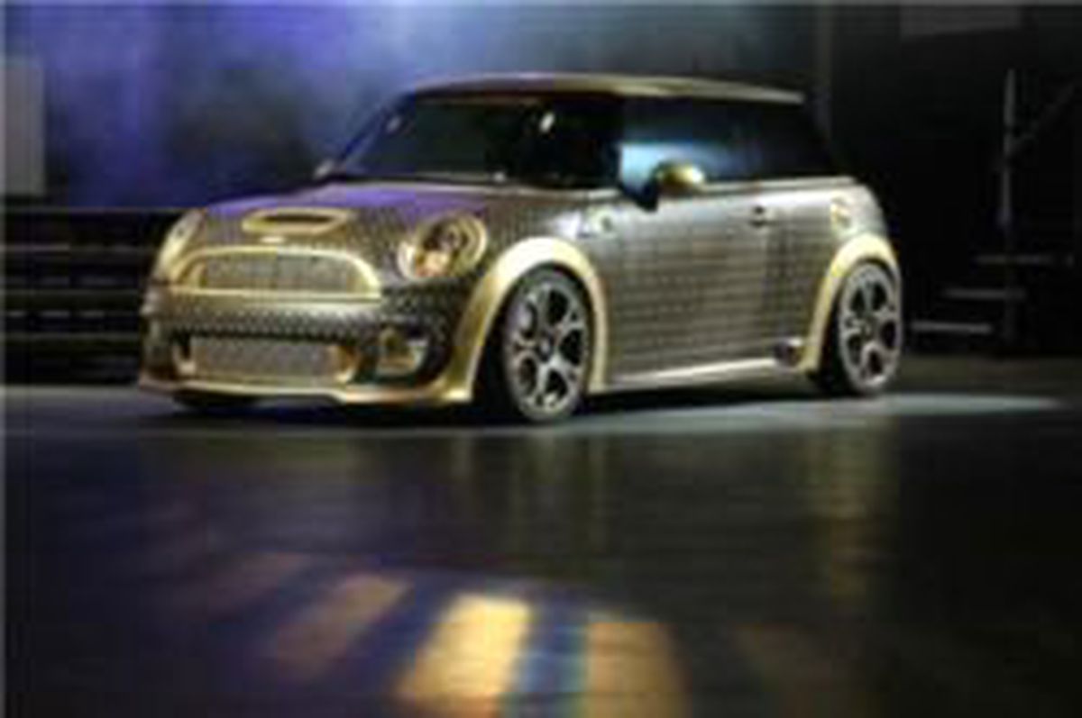 John Cooper Bu Kez de Modaya Göz Kırptı