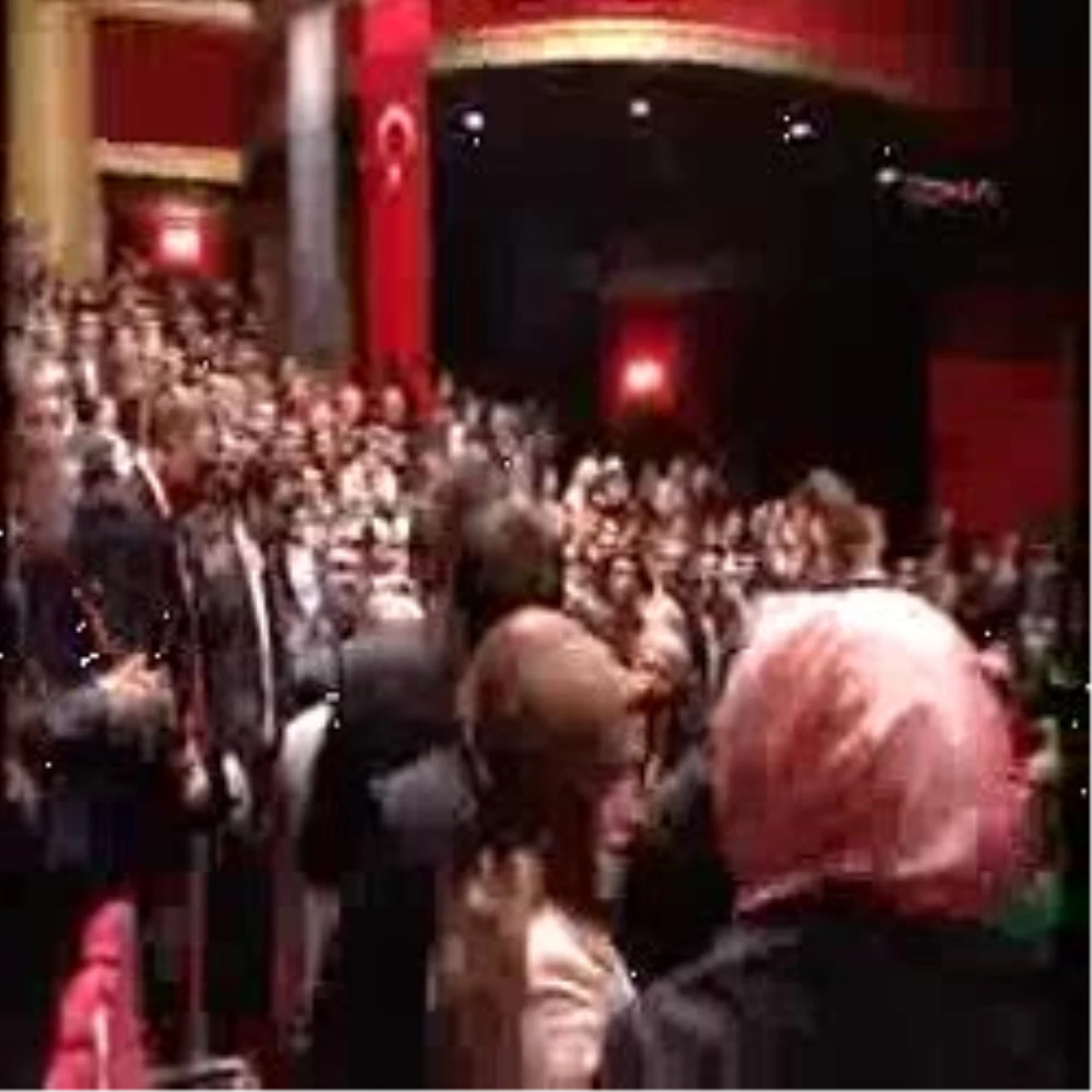 Erdoğan, İstiklal Marşı\'nın 11 Farklı Bestesini Ünlülerin Sesinden Dinledi