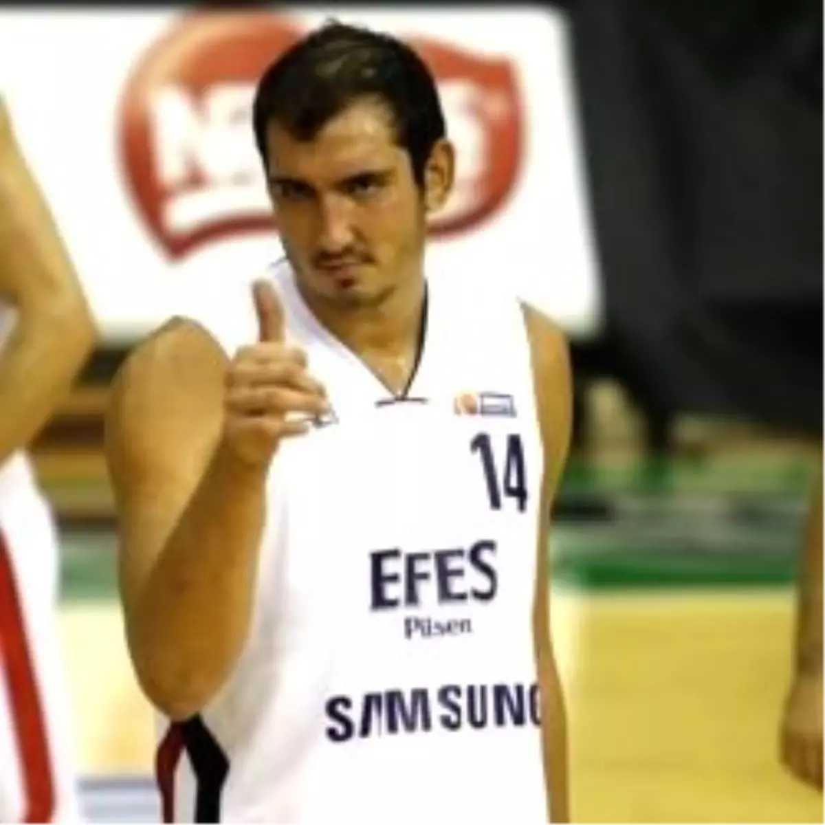 Efes Pilsen: 89 - Medical Park Trabzonspor: 77