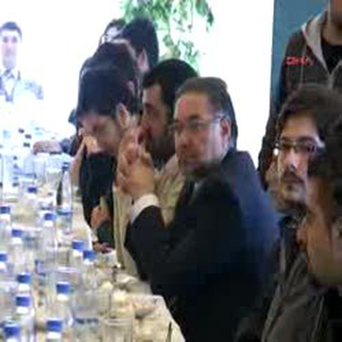''Bizim Siyaset Tarzımız Bir Cemaat Partisi Olarak Hareket Etmek Değil'