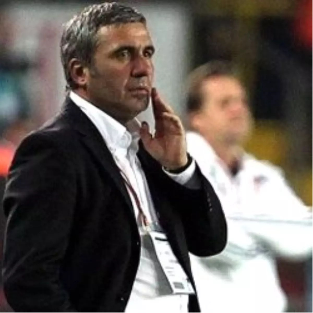 Galatasaray Teknik Direktörü Hagi, Kendisinden Özür Dileyen Baros\'u Affetti