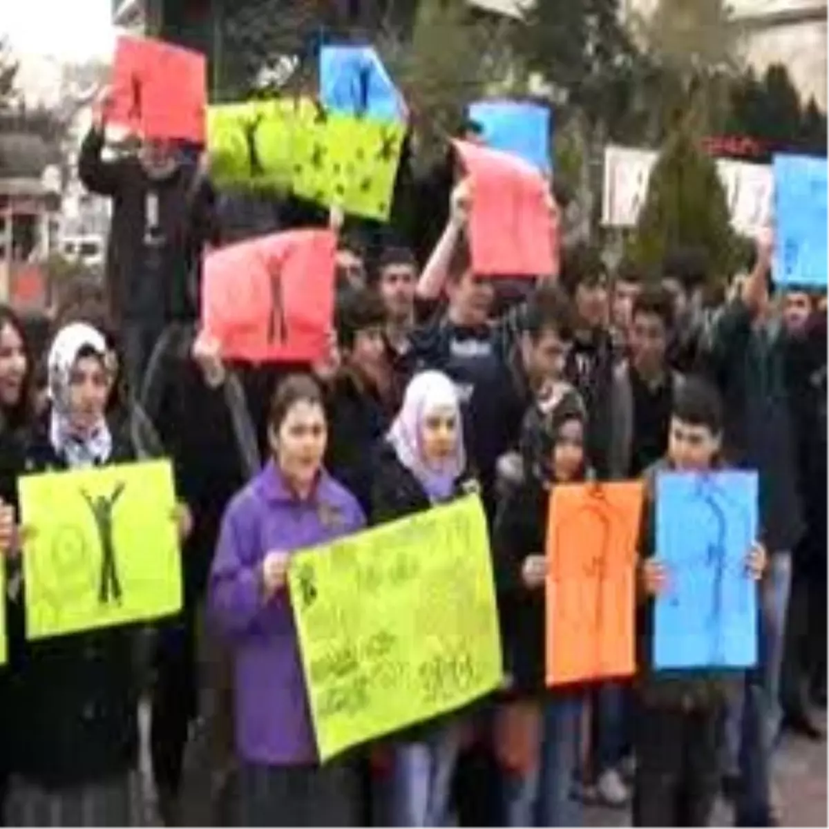 Öğrencilerden Dershane Ücretlerine Protesto