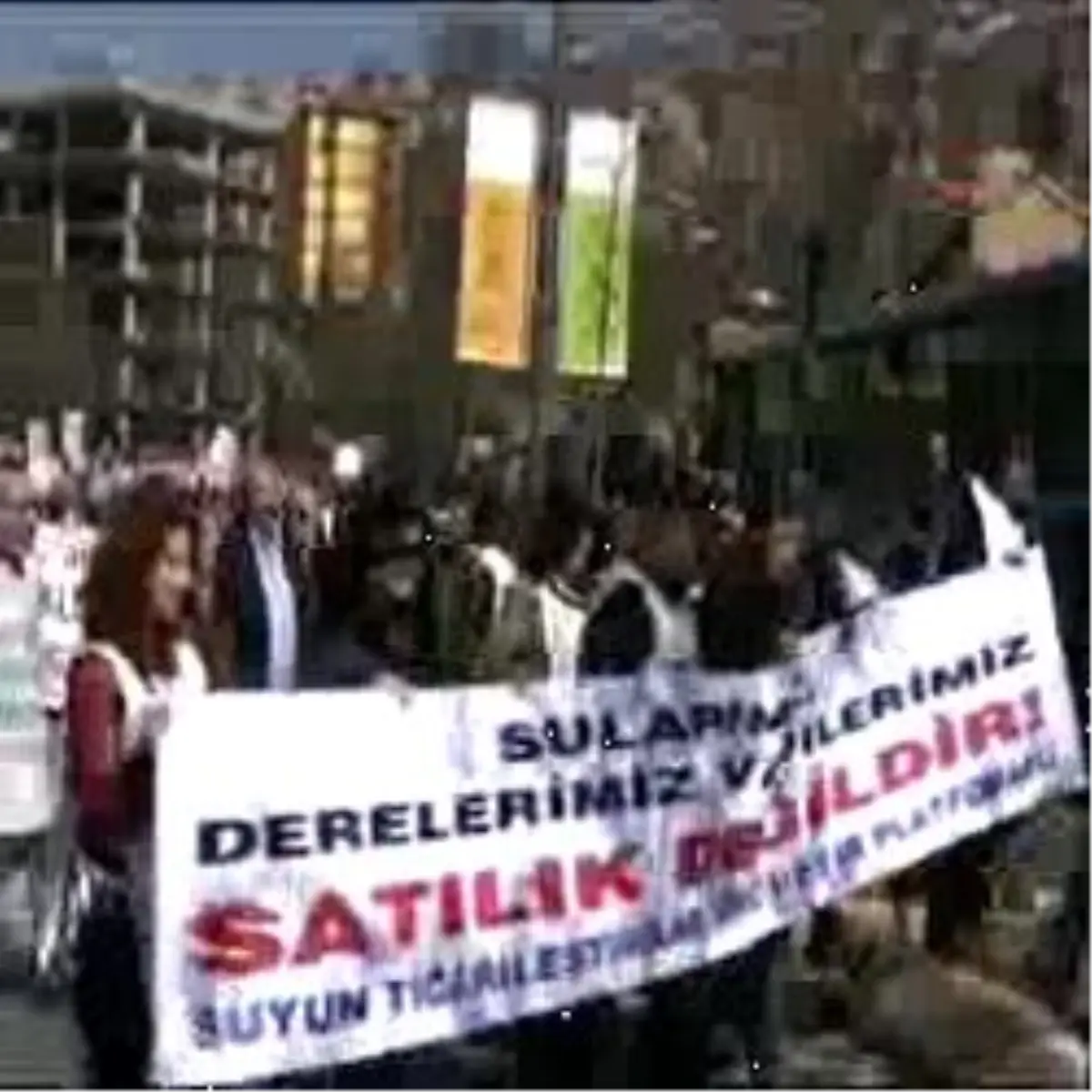 Akp İl Binası Önünde Yumurtalı Baraj Protestosu