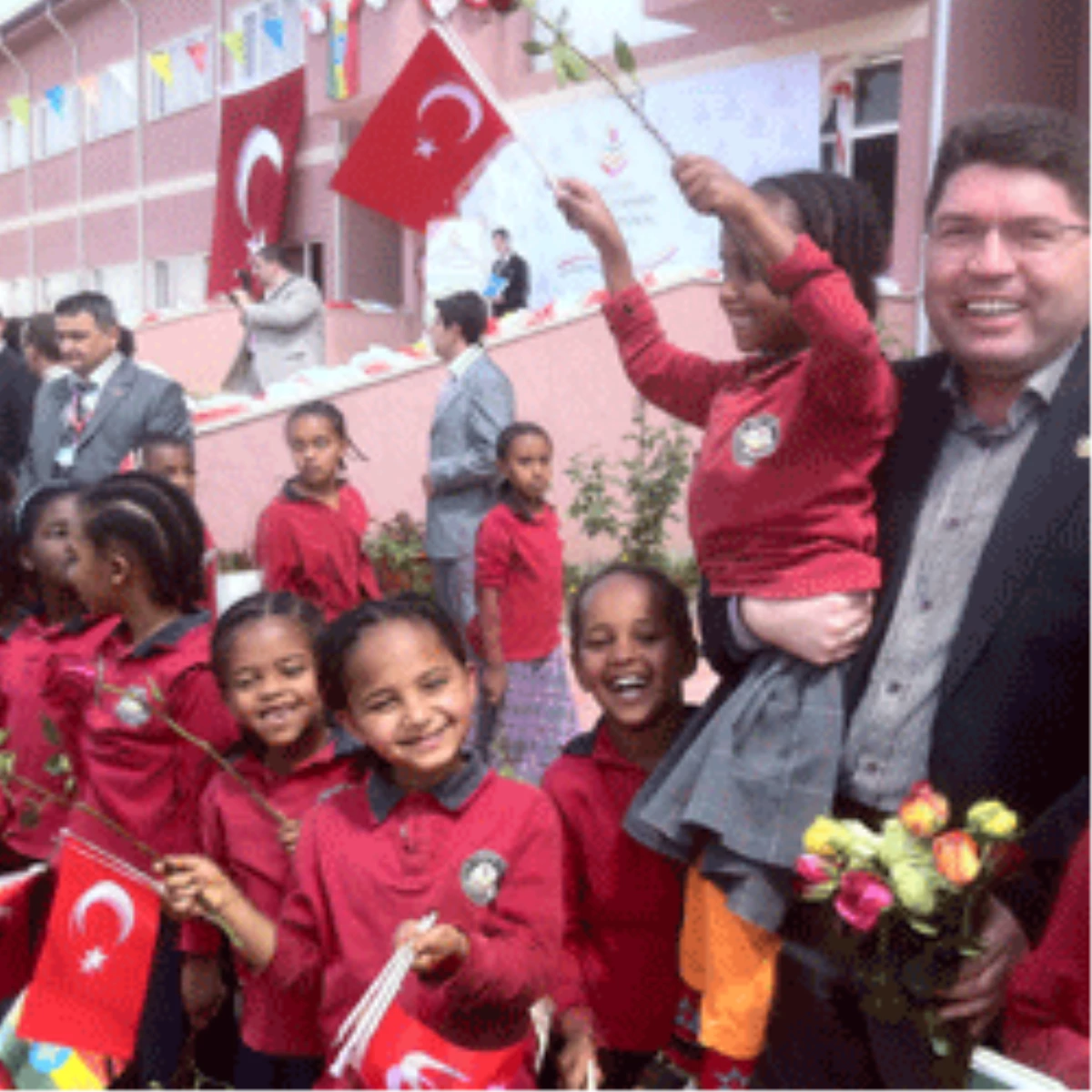 "Dünya’ya Eğitim ve Yatırım İhraç Eden Türkiye ile Gurur Duyuyoruz"
