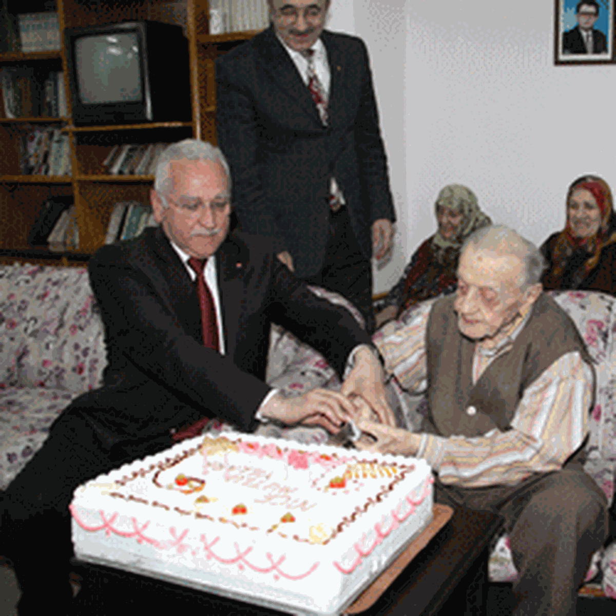 104 Yaşına 4 Mum