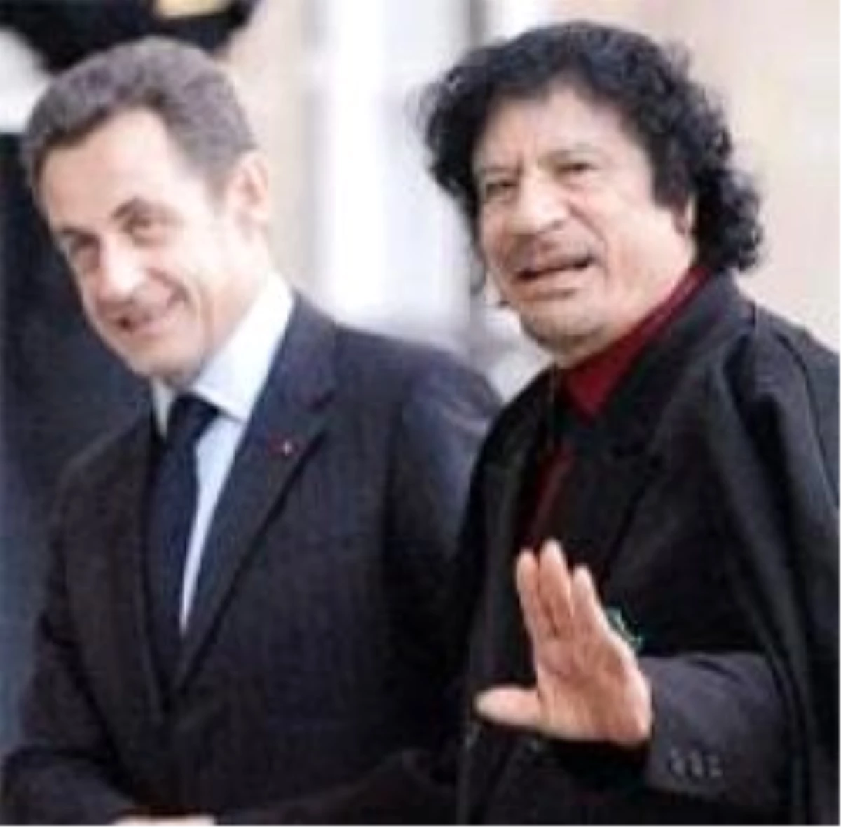 Kaddafi: Arkadaşım Sarkozy Deli