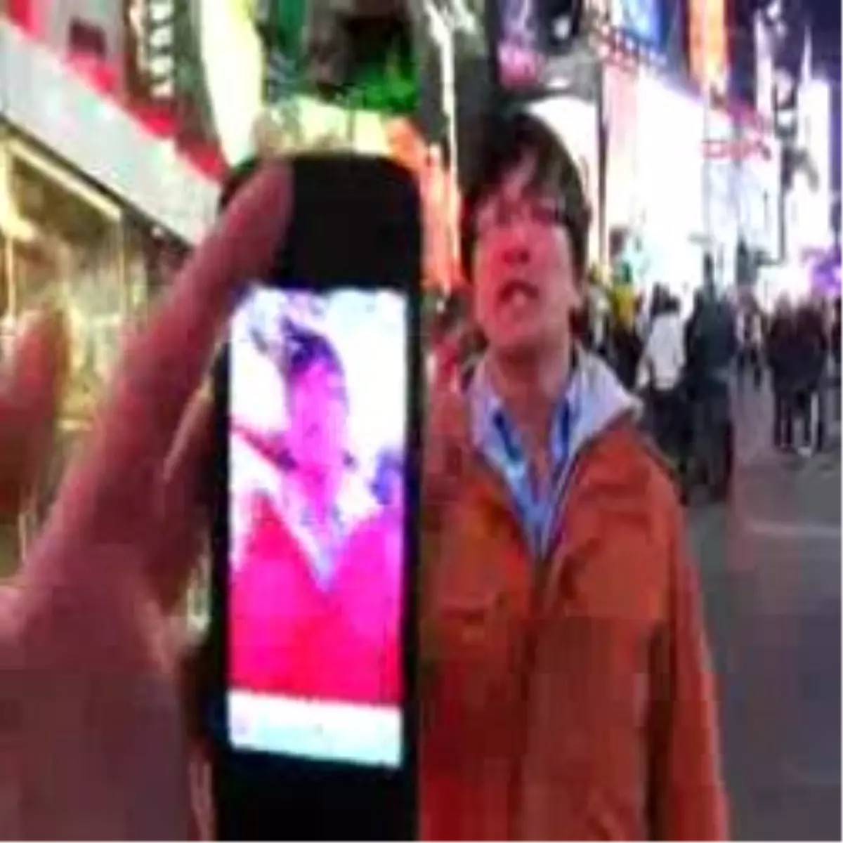 Times Meydanı\'nı "Hackledi"