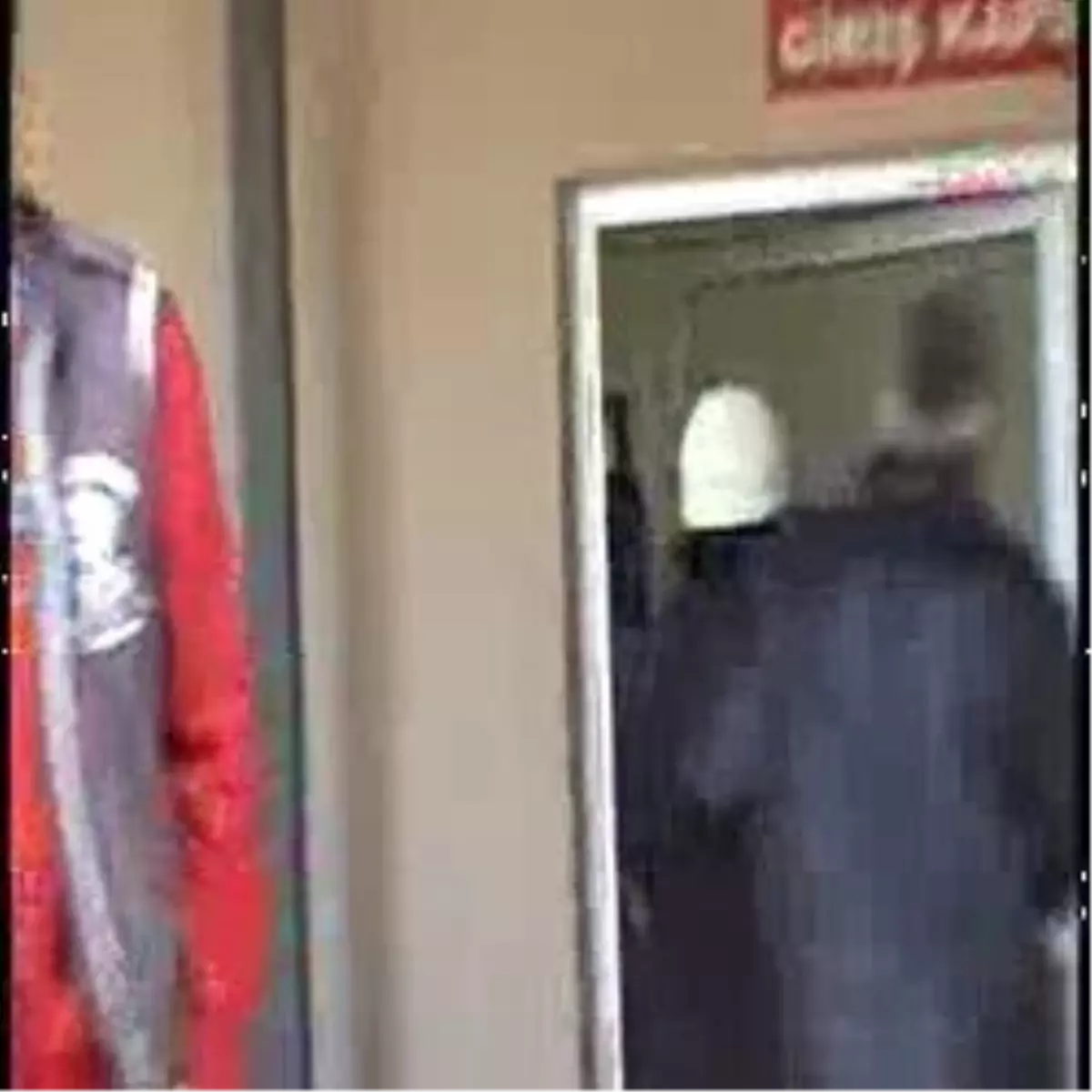 Öğrenciler Yemekten Zehirlendi