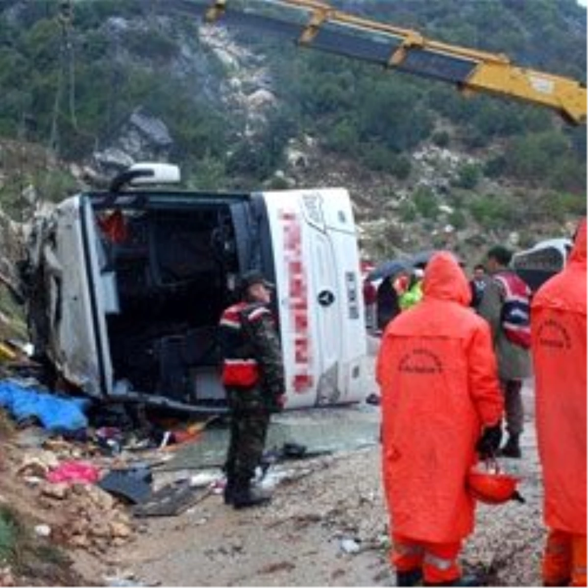 Antalya-Isparta Karayolunda Trafik Kazası