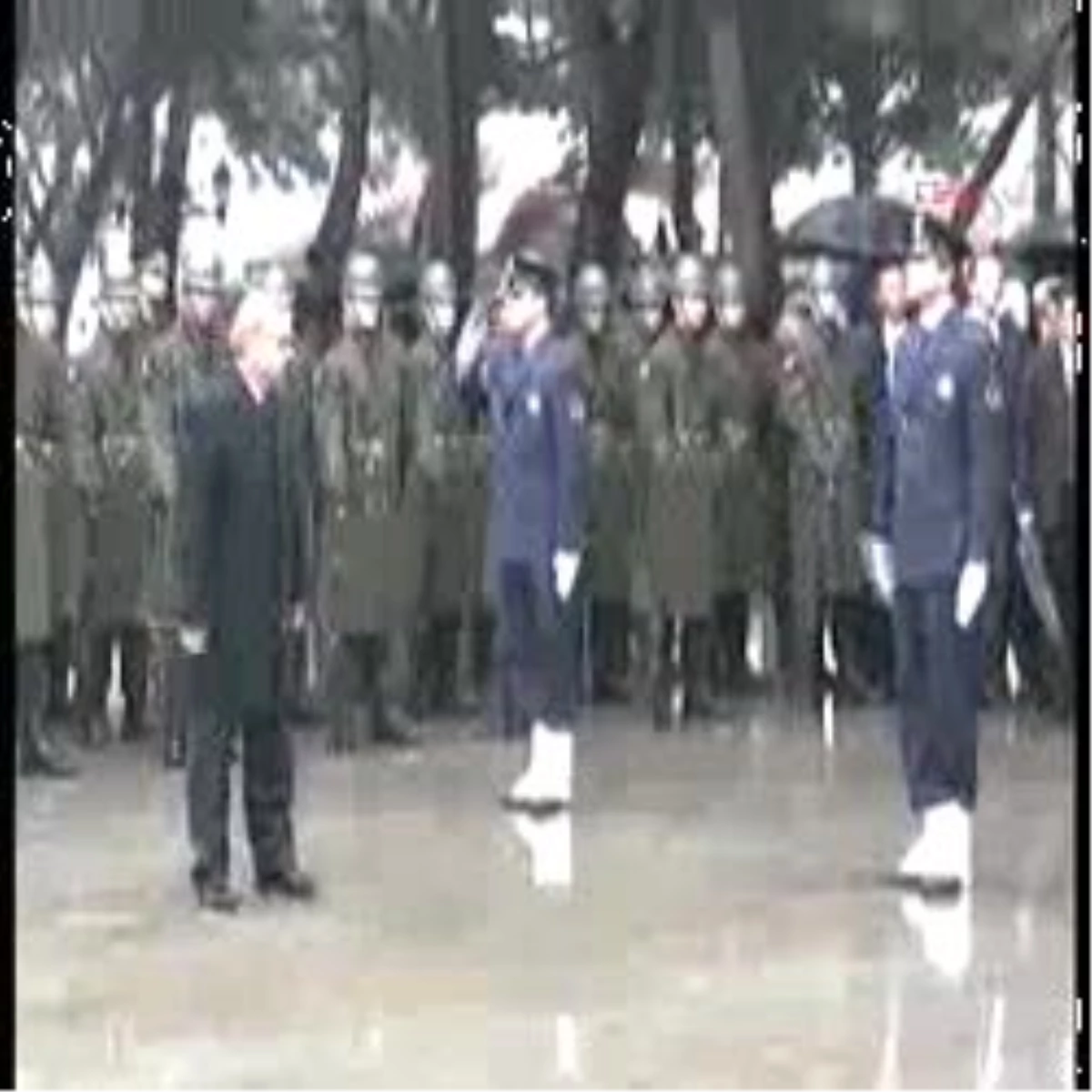 İzmir - Kadifekale Şehitliği\'nde Yağmur Altında Anma Töreni