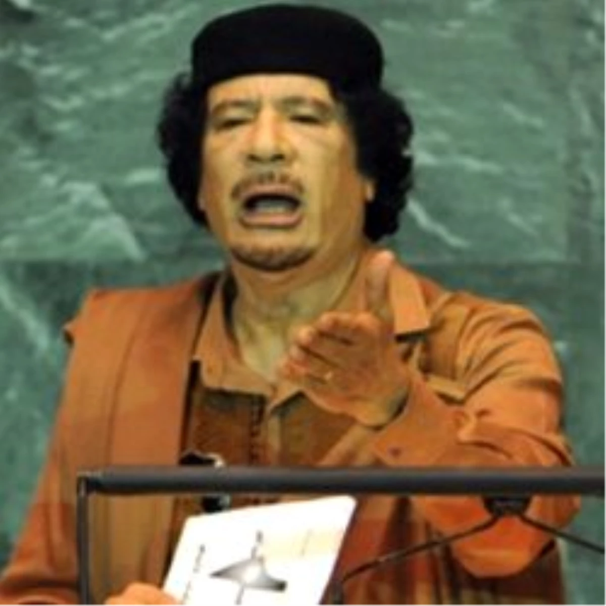 Kaddafi Pes Etti!