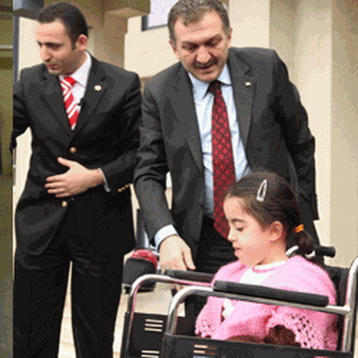 ''Ataşehir Tane Tane Kapak Topluyor Adım Adım Engelleri Aşıyor'