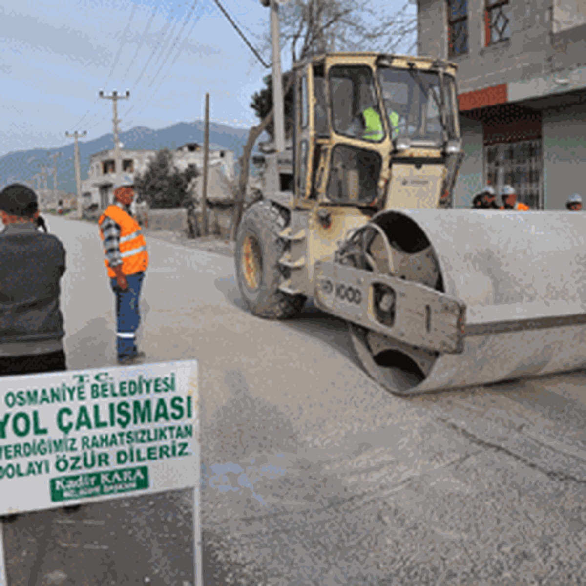 Çardak Yolunda Asfatlama Çalışmaları Başladı