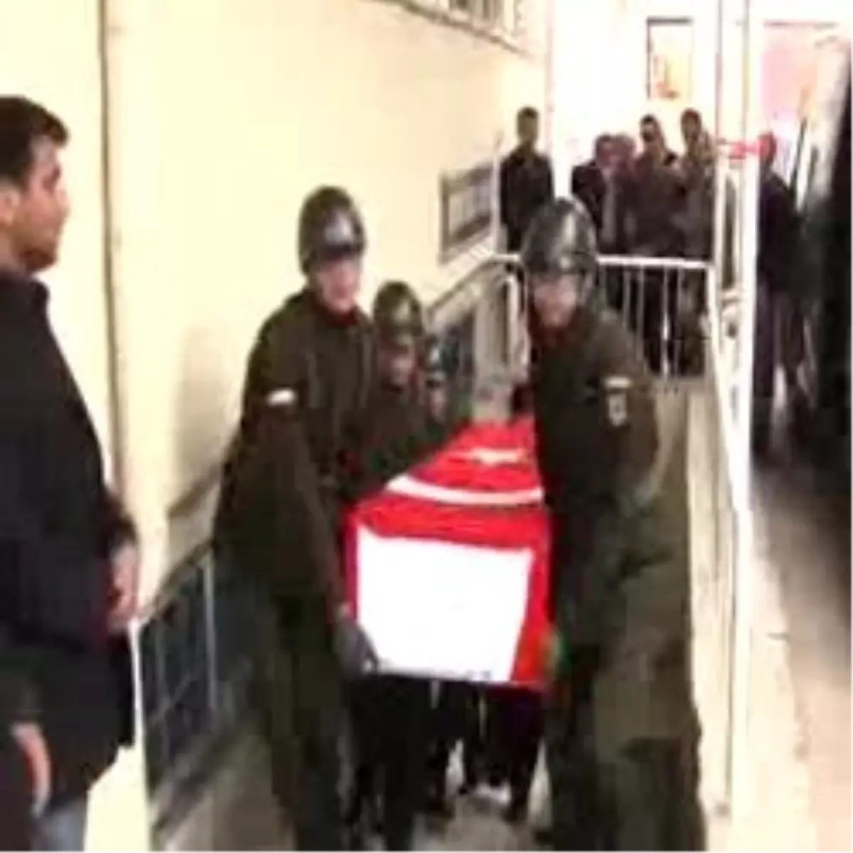 Nöbette Fenalaşıp Hayatını Kaybeden Er Toprağa Verildi