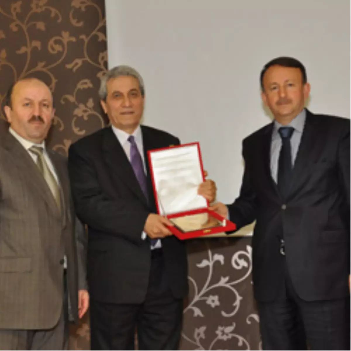 Kartepe’de Sarıkoyuncu Konferans Verdi