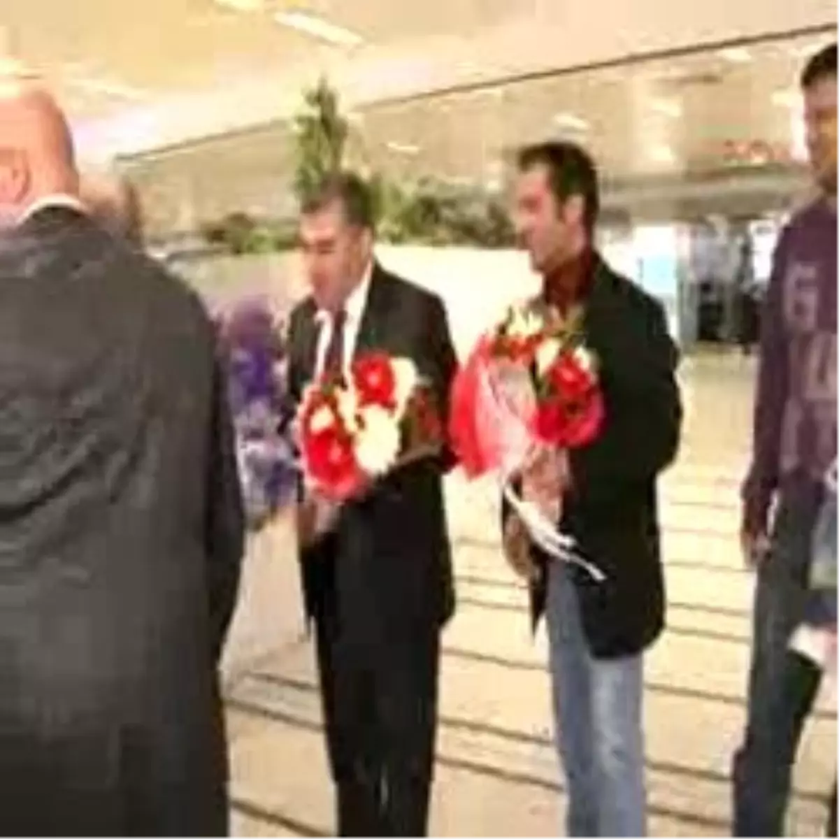 Şampiyonlar Yurda Döndü