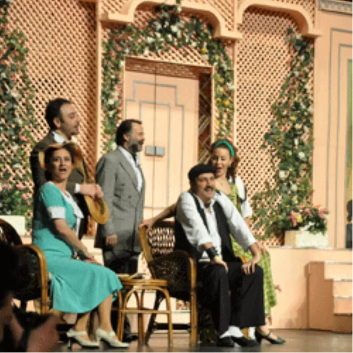 ‘Lüküs Hayat’ Bursa’da Sahnelendi