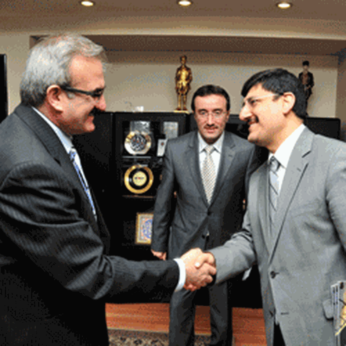 Serhat Nevbahar İngilizce Türkçe Dergisi Çıktı