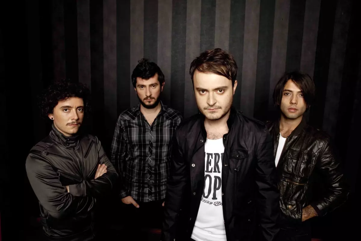 Seksendört İle Akıyor Zaman