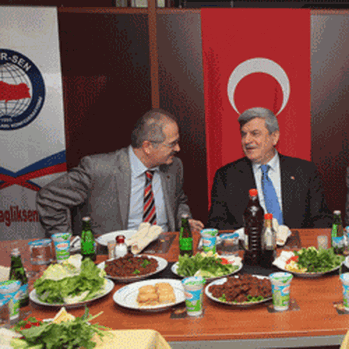 Başkan’a Kamu Sendikalarına Sunduğu Destek İçin Teşekkür
